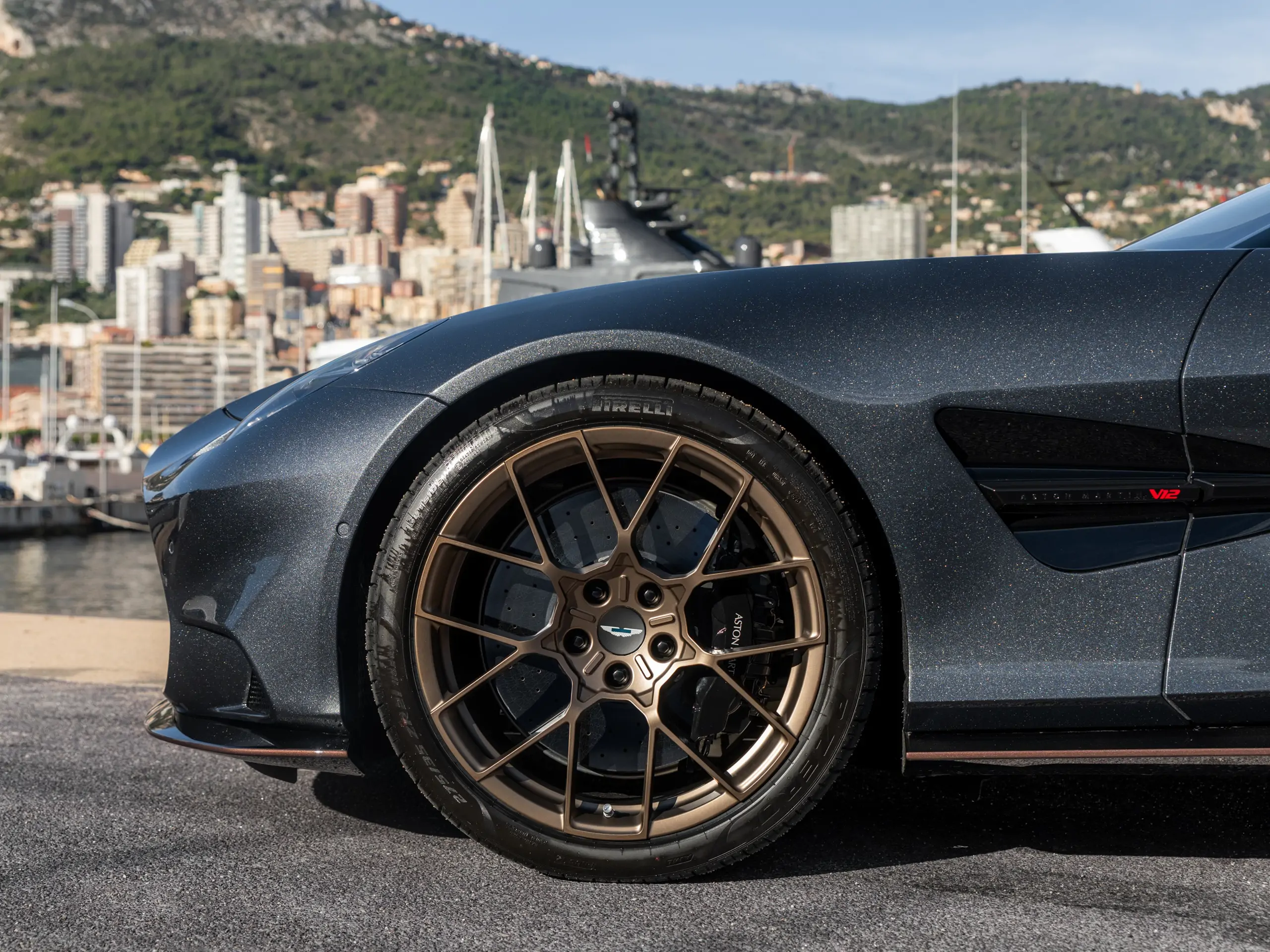 Image ASTON MARTIN Vanquish Volante V12 5.2 835ch BVA