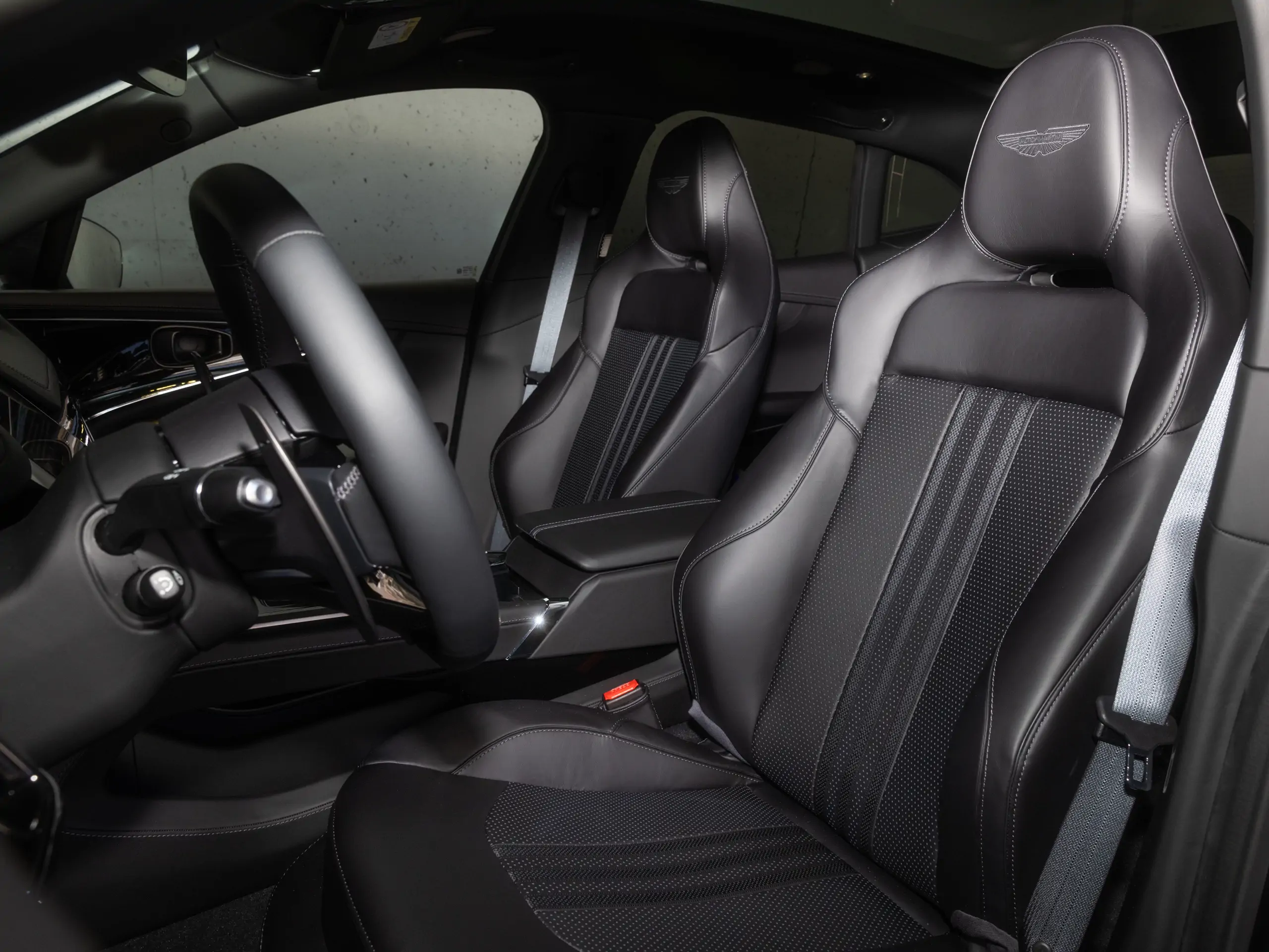 Image ASTON MARTIN DBX V8 4.0 Biturbo 707ch BVA9