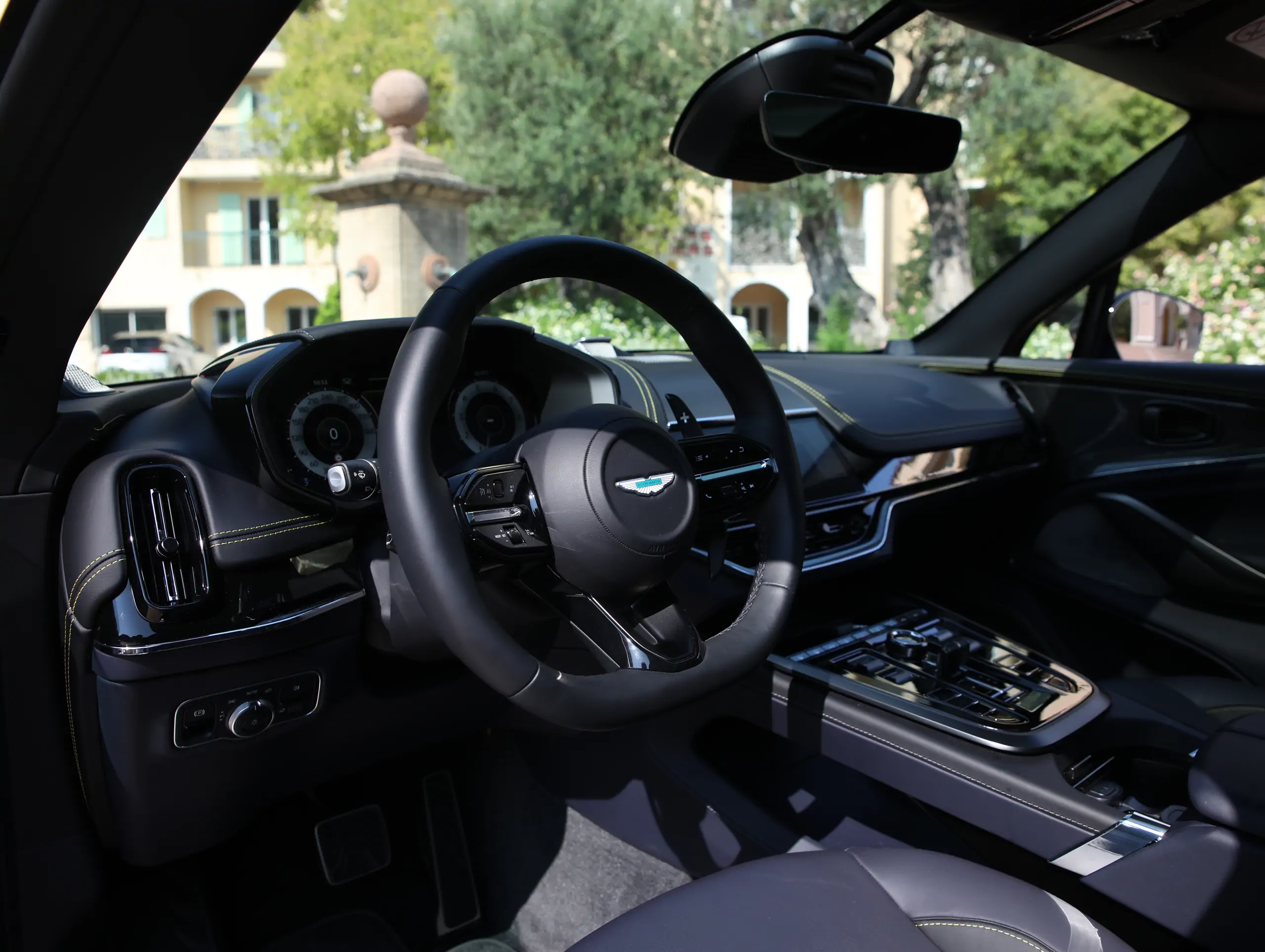 Image ASTON MARTIN DBX V8 4.0 Biturbo 707ch BVA9