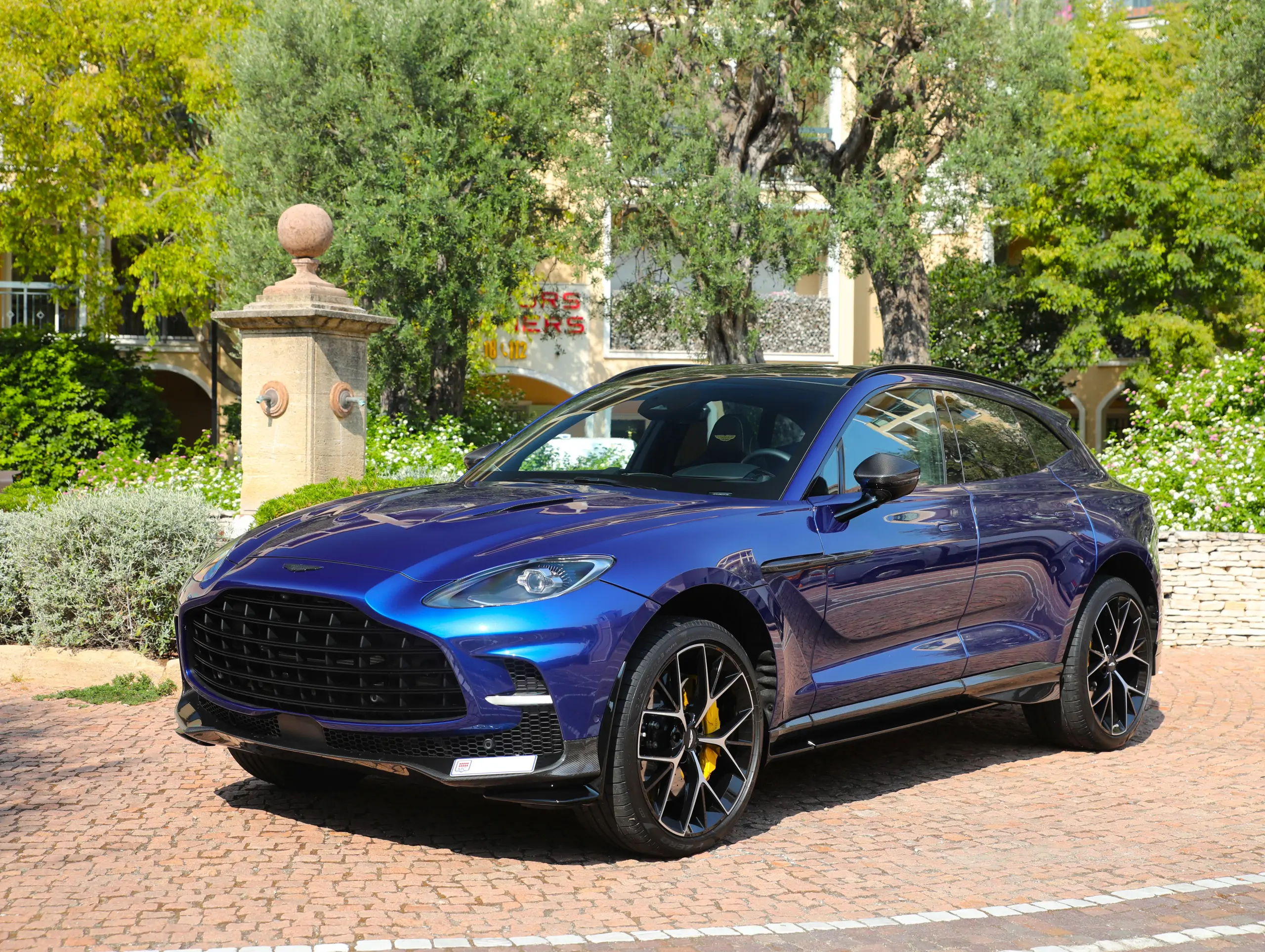 Photo ASTON MARTIN DBX V8 4.0 Biturbo 707ch BVA9